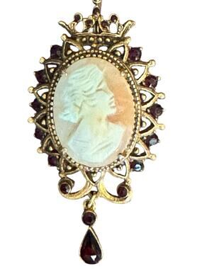 Vtg Florenza Cameo Brooch with Red Ruby Crystals, Dangle , Gold Tone Romance